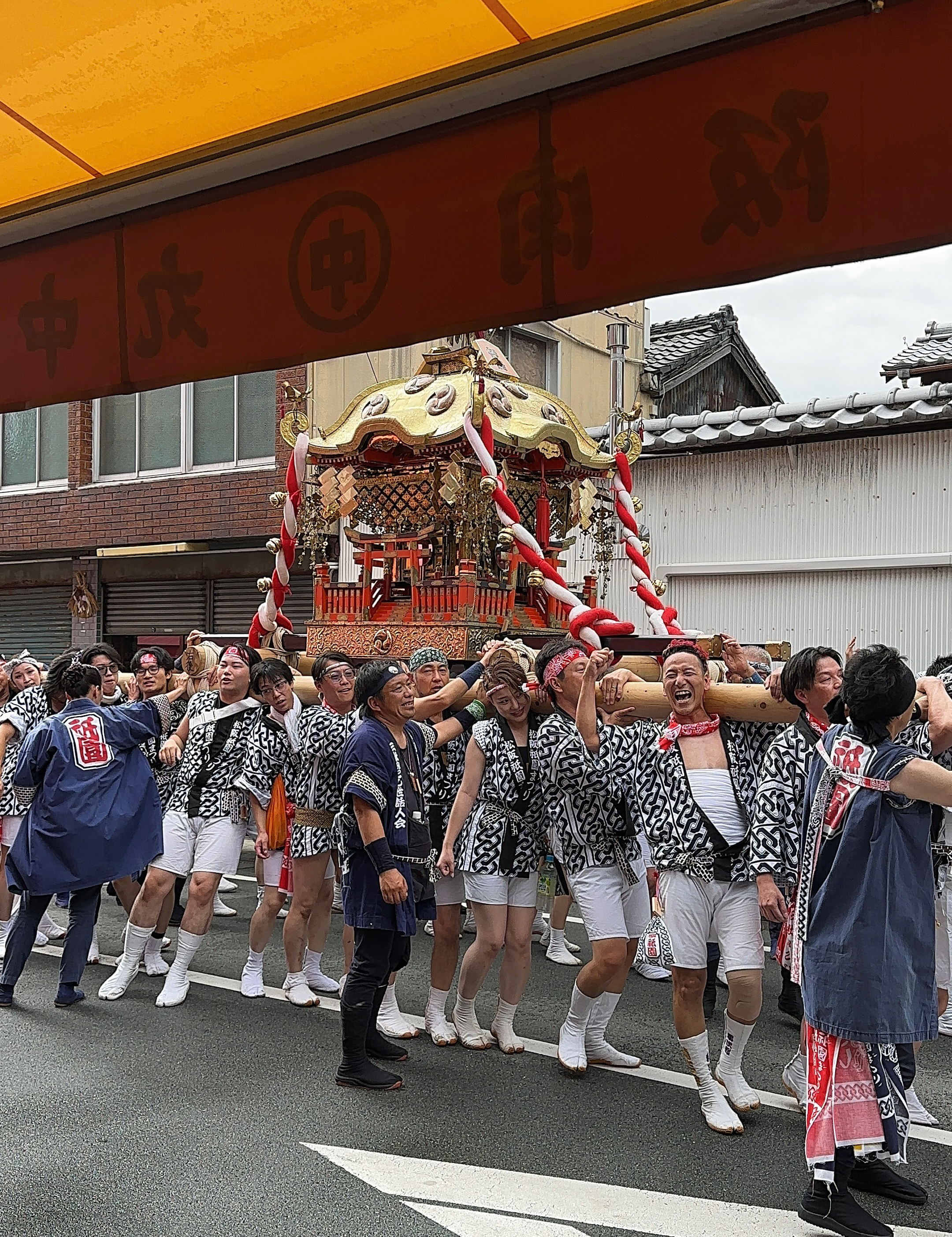 松阪祇園祭の様子　丸中本店
